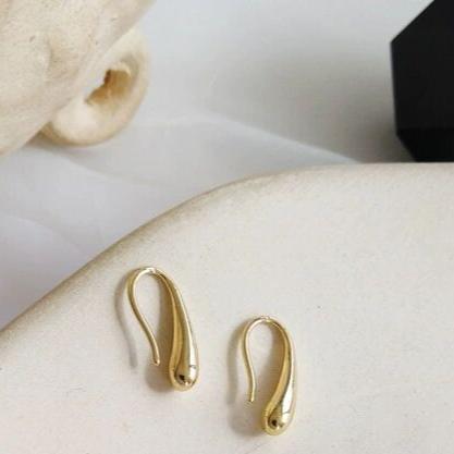 Gold stainless steel earrings in the shape of small drops